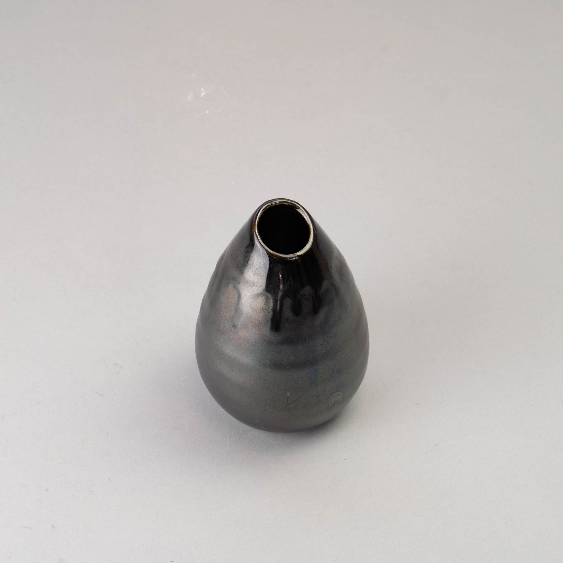 IRON KESSHO Tear Drop Vase