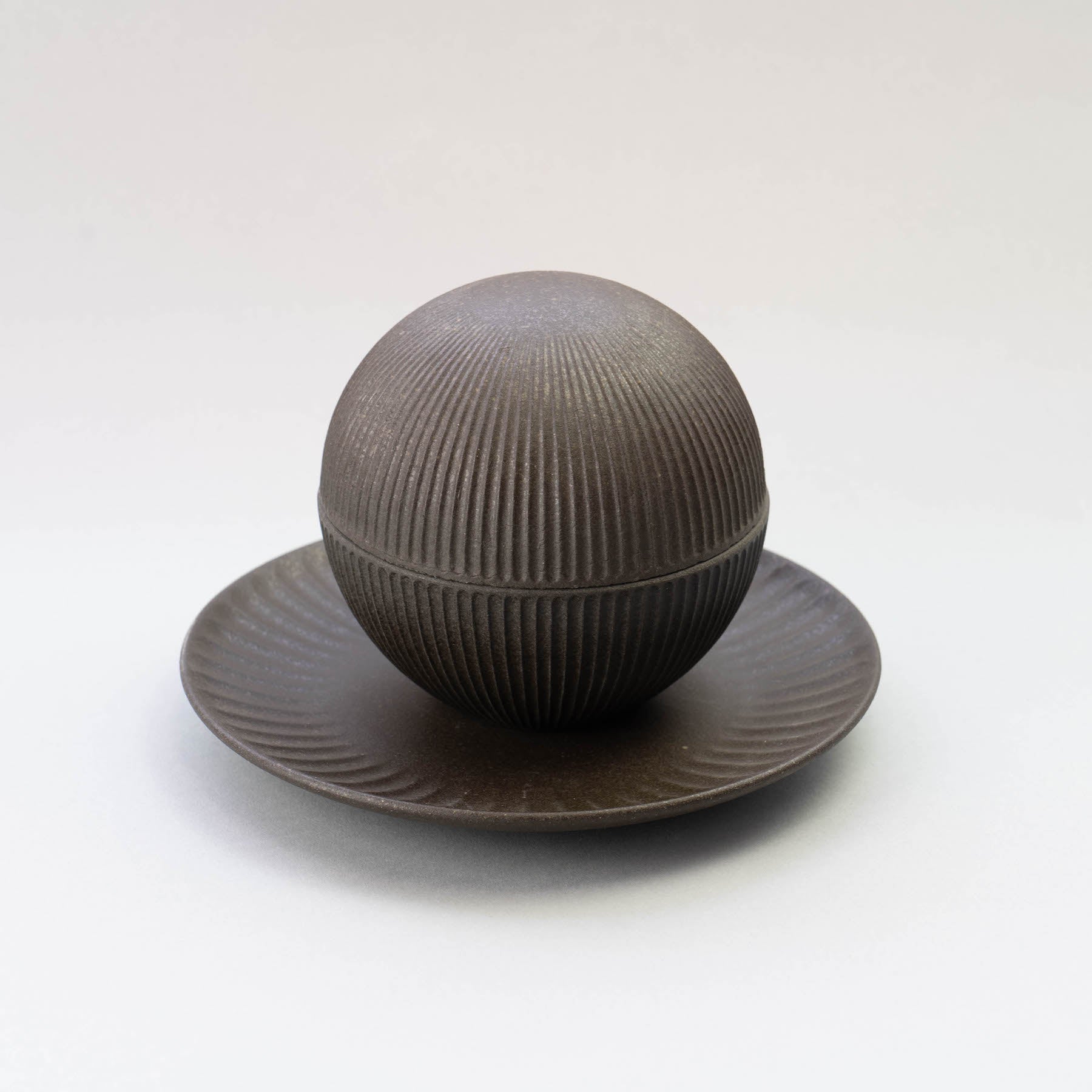 KOKUTAN Shinogi Lidded Bowl