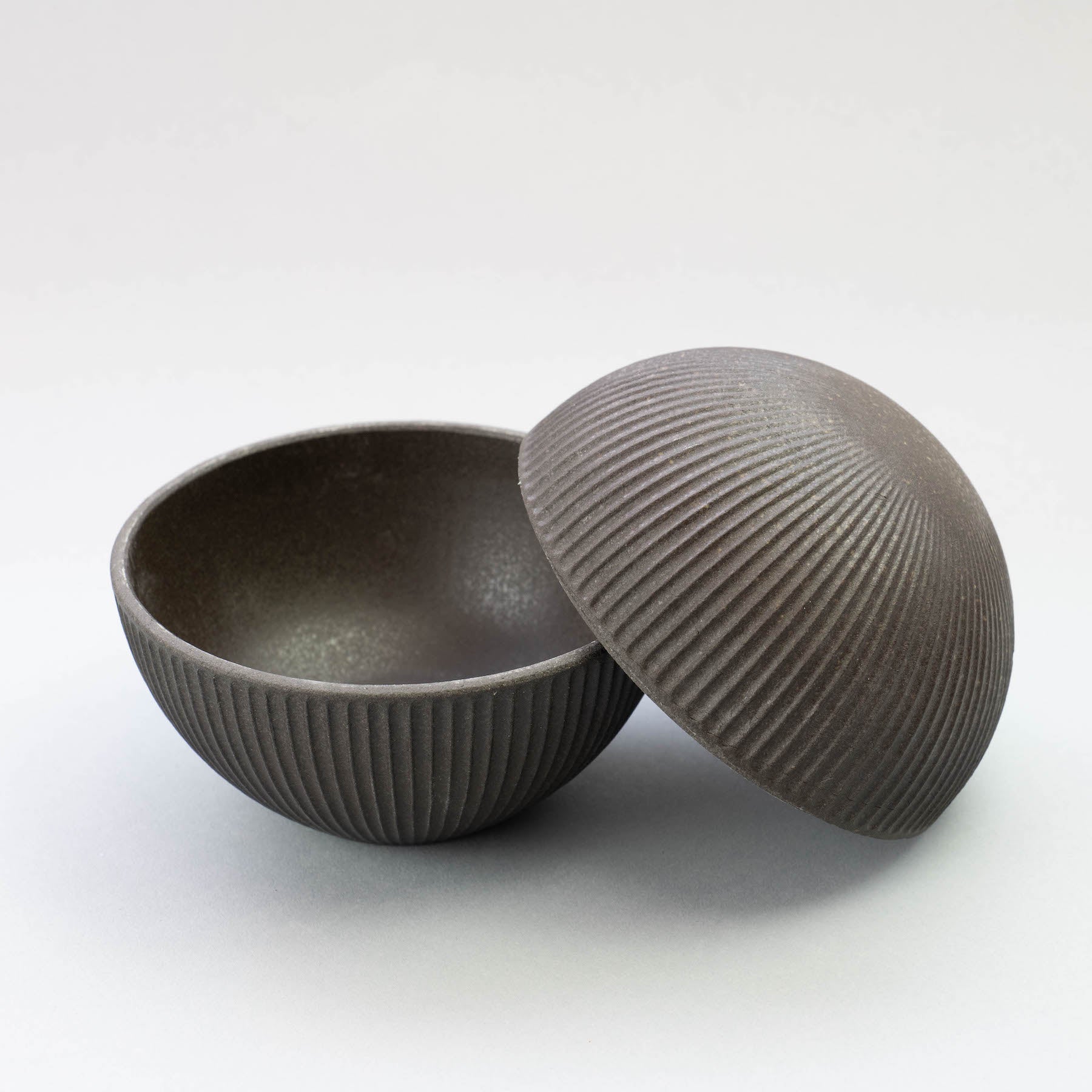 KOKUTAN Shinogi Lidded Bowl