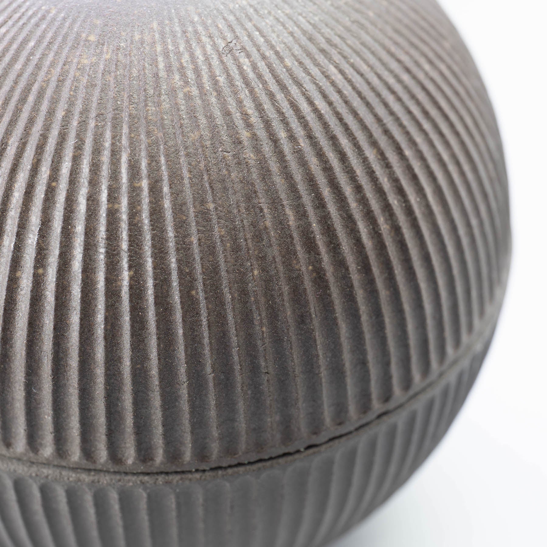 KOKUTAN Shinogi Lidded Bowl