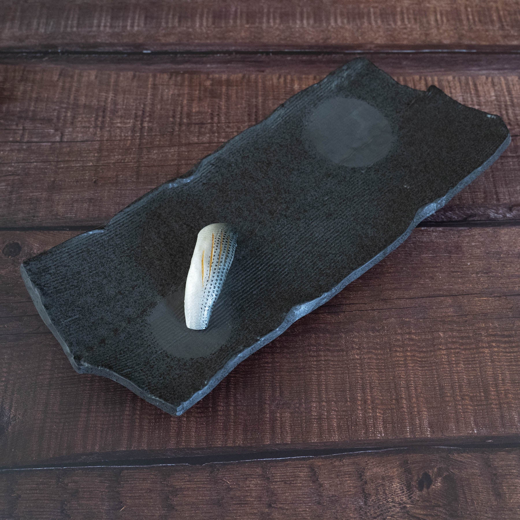 Tanka Charcoal 37cm Legged Plate